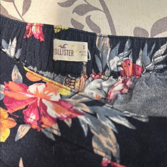 💸CLEARANCE 4 for $15💸 Hollister Floral Shorts - Picture 4 of 4